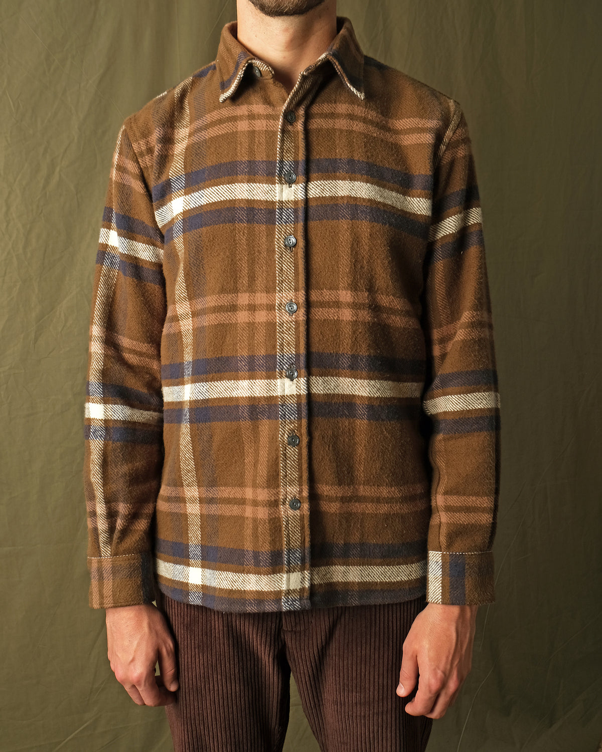 Plaid button-front easy shirt with long sleeves and buttoned collar