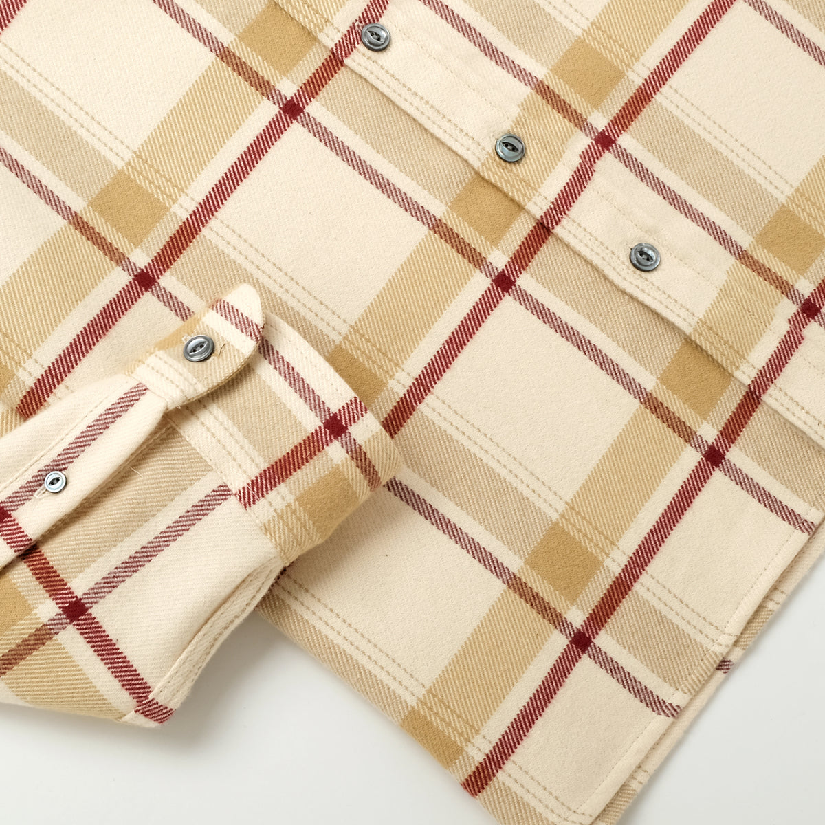 Ecru plaid easy shirt details: chest buttons and buttoned cuffs