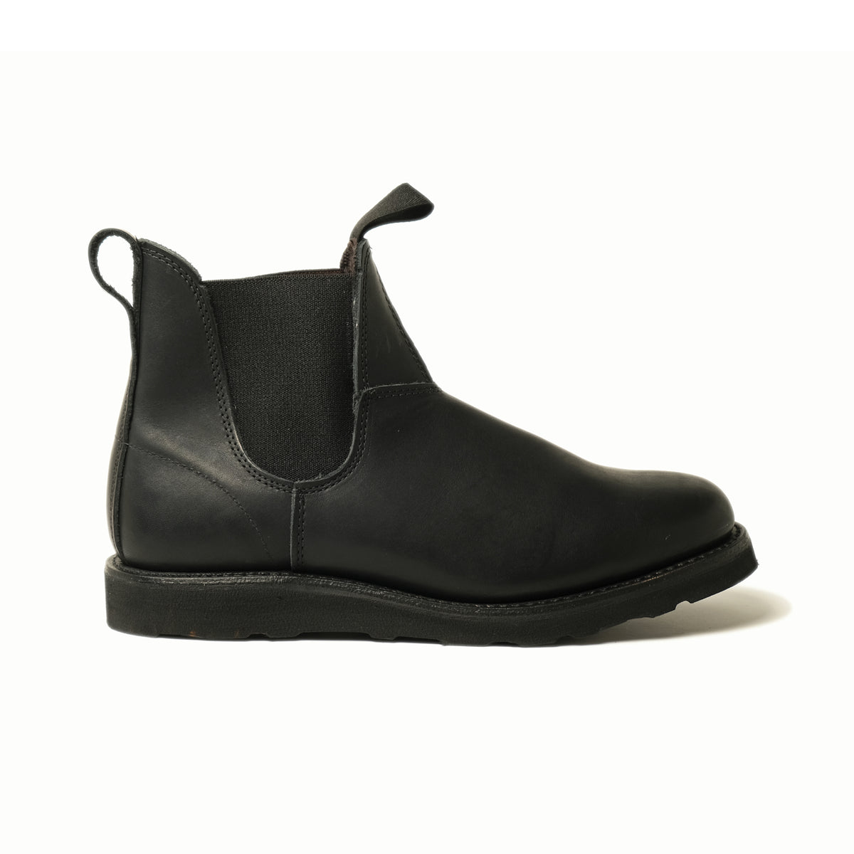 Black Chelsea boot with elastic side panels and pull tabs, cushioned leather upper