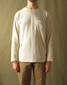 Ecru long-sleeve pocket T-shirt with chest pocket and slub fabric