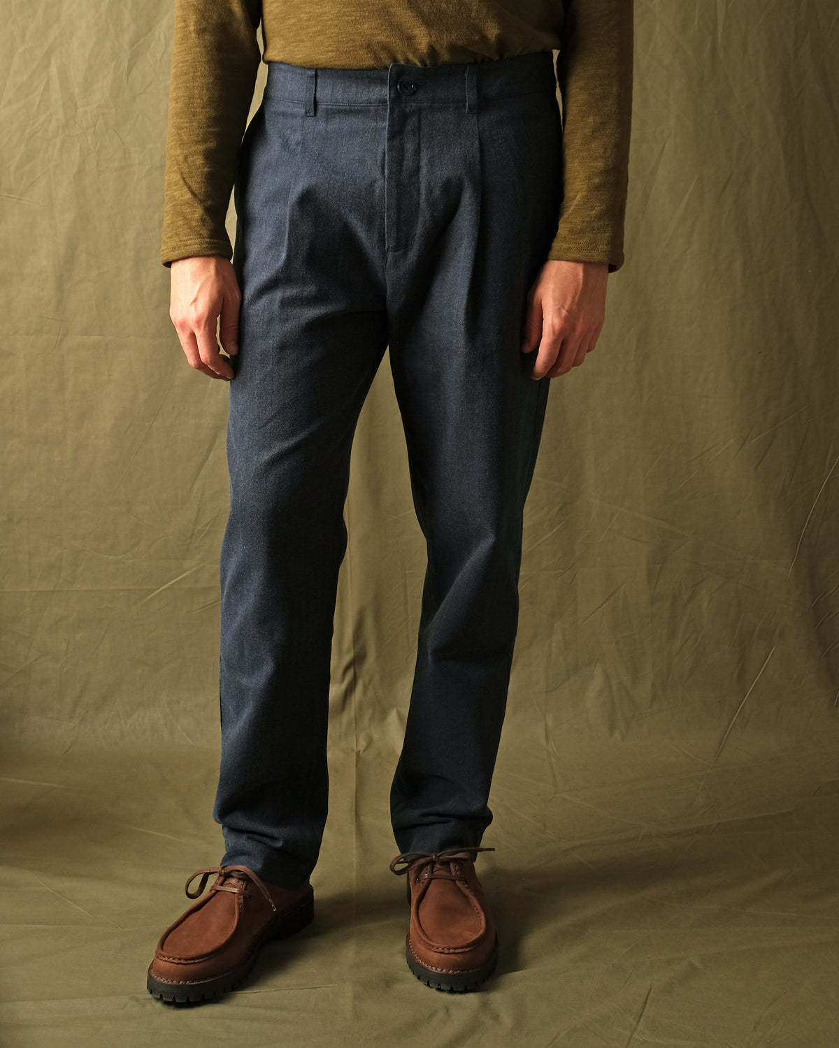 Navy herringbone pleated pants, straight leg with front pleats and button closure
